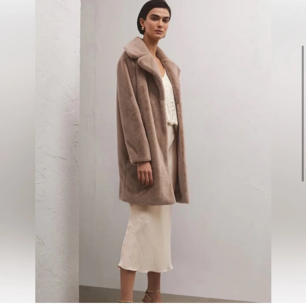 🧋NWOT Z SUPPLY COZY SUPER SOFT BEIGE NEUTRAL JEWEL FAUX FUR COAT - Picture 3 of 12